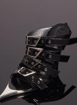 MUGLER black shiny leather buckled fang 95 sandals